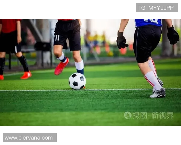 小儿足球启蒙之旅培养孩子团队精神与运动能力的最佳选择